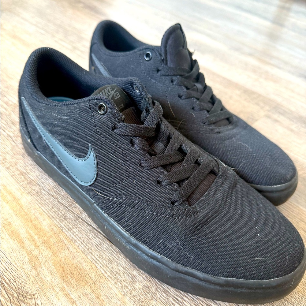 Men’s Nike sneakers size 9